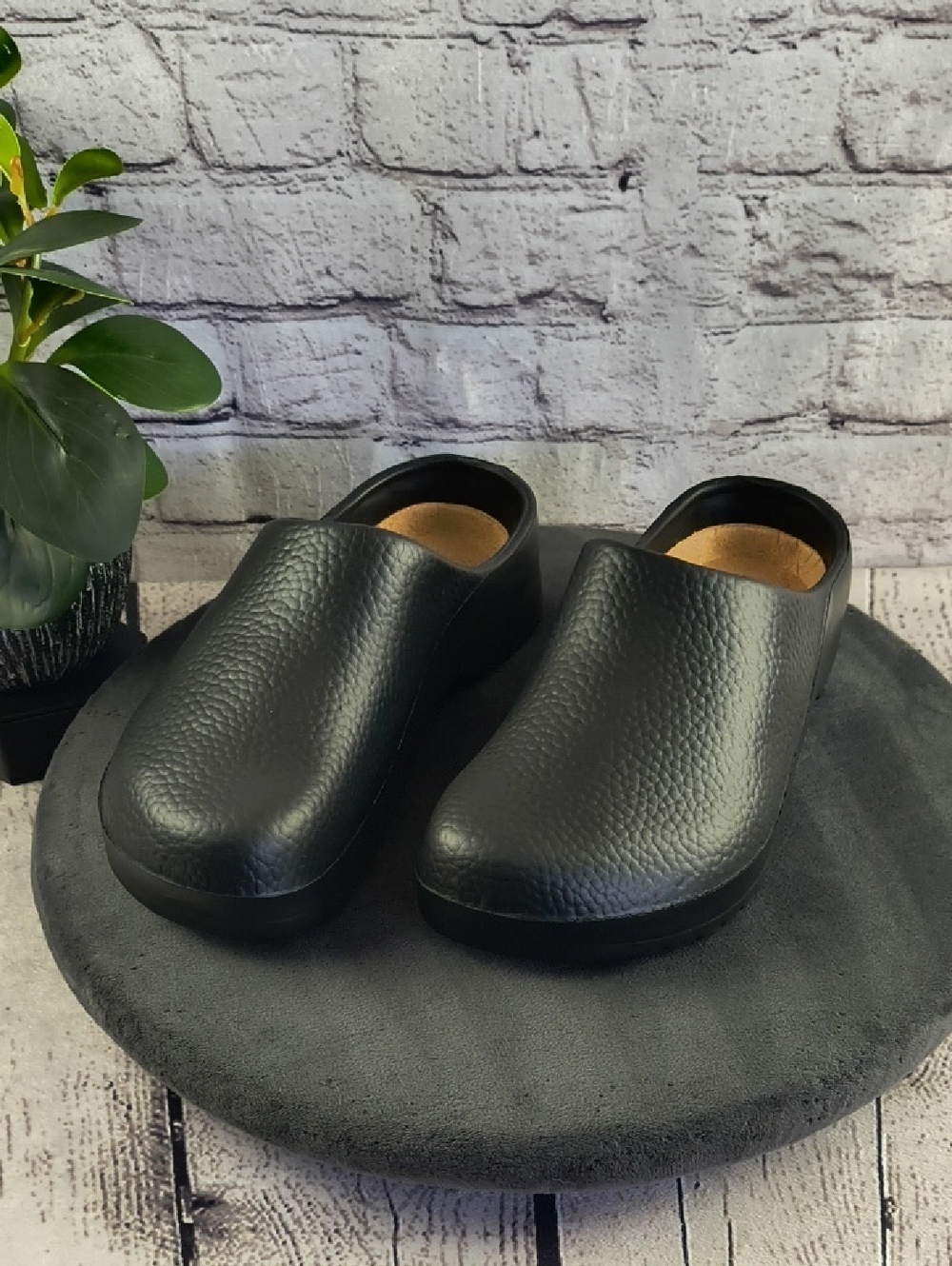 Men's Black Slip-On Clog Shoes - Comfortable Everyday Comfort Very Lightweight 9